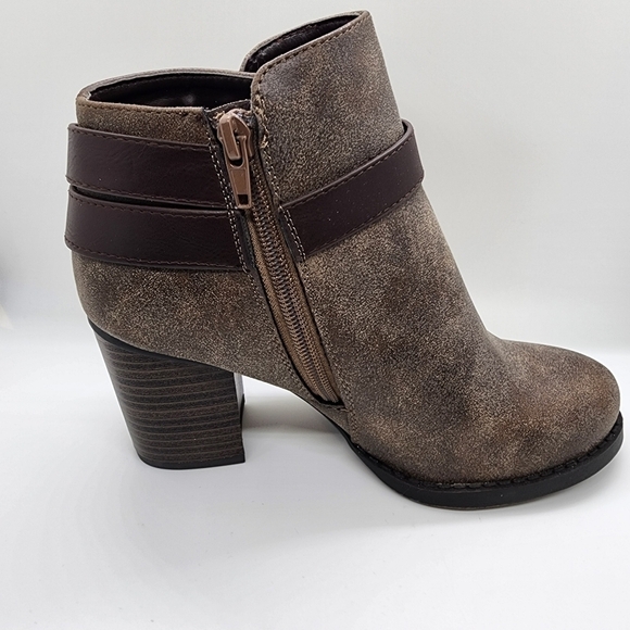 Soda Kylie Toupe Rough Cut Ankle High Booties Women's Size 6 New - Picture 9 of 16